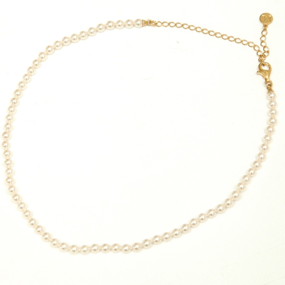 Elegant Pearl Necklace with Gold Accents